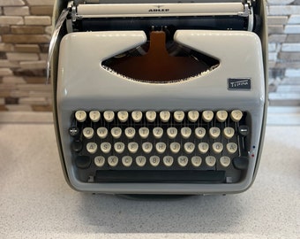 Adler Tippa Typewriter Vintage White