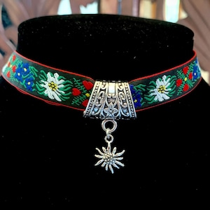 Gargantilla con lazo de flores de edelweiss: joyería dirndl bávara alemana