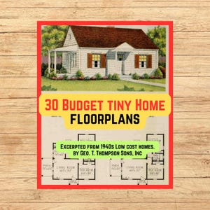 Könnte beinhalten: Illustration eines kleinen weißen Hauses mit braunem Dach und grünem Rasen. Das Bild enthält den Text "30 Budget Tiny Home Floorplans" und "Excerpted from 1940s Low Cost Homes. By Geo. T. Thompson Sons, Inc."