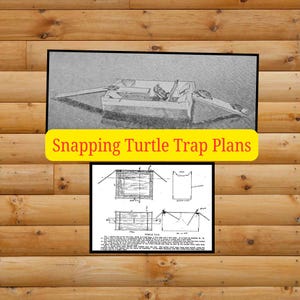 Pode incluir: Ilustração a preto e branco de uma armadilha para tartarugas mordedoras flutuando na água, com uma rampa que conduz à entrada. Abaixo, diagramas detalhados mostram os planos de construção. O texto "Snapping Turtle Trap Plans" é exibido em uma faixa amarela.