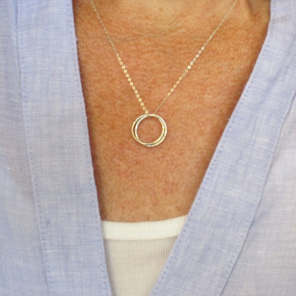 Delicate interlocking circles sterling silver necklace