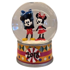 Disney 2018 Mickey & Minnie Mouse Christmas Snow Globe – Holiday Collectible