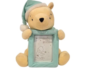 Peluche navideño de Winnie the Pooh de Disney Store de 1999 con marco de fotos