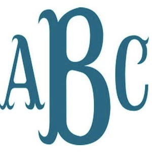 Peut inclure: Un monogramme bleu sarcelle avec les lettres A, B et C dans une police de caractères stylisée.