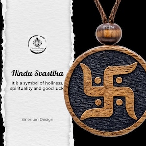 Op de afbeelding: Een houten ketting met een ronde hanger van donkerbruin hout, met een swastika-symbool van donkerbruin hout op een zwarte achtergrond. De hanger heeft bovenaan een donkerbruine houten kraal. De ketting is gemaakt van bruin koord. De tekst "Hindu Svastika" staat onder de afbeelding. De tekst "It is a symbol of holiness, spirituality and good luck" staat onder de tekst "Hindu Svastika". De tekst "Sinerium Design" staat onder de tekst "It is a symbol of holiness, spirituality and good luck".