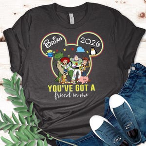 Camiseta familiar a juego de Toy Story de Disney Hollywood Studios 2026, camiseta de Buzz Lightyear y Woody, camiseta "Tienes un amigo en mí", camisetas Disney imagen 2