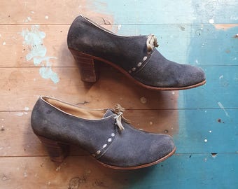 1930s 40s Brown Suede Lace Up Pumps: Art Deco Stacked Heel, Size 6AU