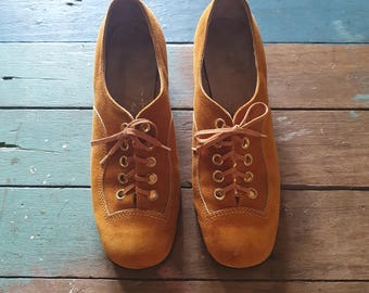 Vintage 1960s Mod Suede Oxford Lace Up Flats. Size 6.5AU 4.5UK