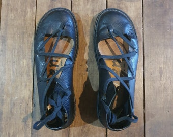 Trippen Black Leather Medieval Lace up Mary Jane Ballet Flats. Size 38 but more like an 8AU