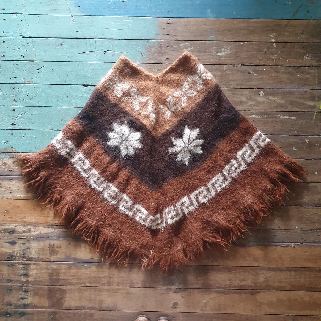 ジャケット・アウター Vintage 70s Peru alpaca poncho Vintage 70s Peruvian Alpaca Fluffy Wool Poncho With Fringe