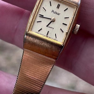 pulsar vintage gold tone watch needs new batteries