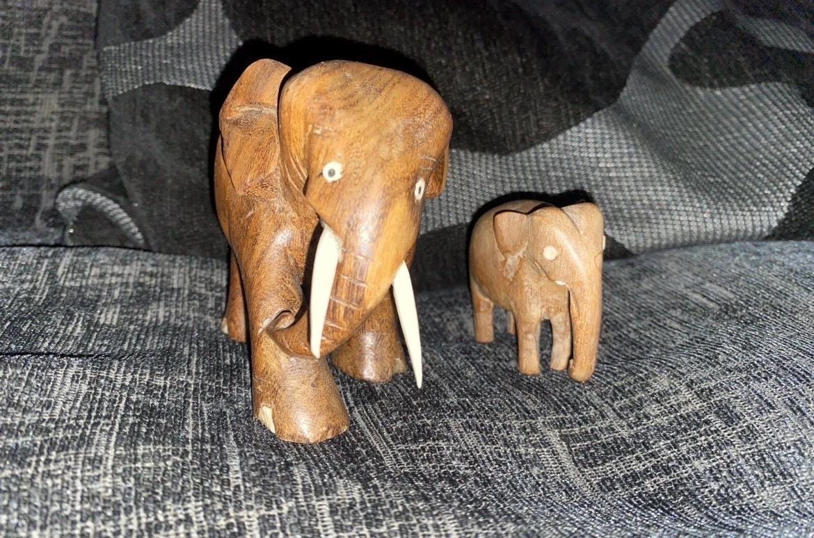 象の牙（木彫り）2個セット - Etsy 日本