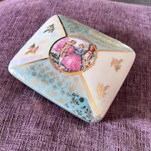 Caja de baratijas de cerámica vintage con tapa hecha en Japón en oro blanco y azul.