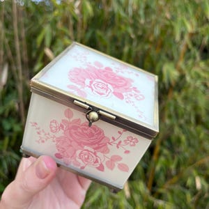 Vintage Trinket Box | Vintage rosa Rosenglas Schmuckschatulle