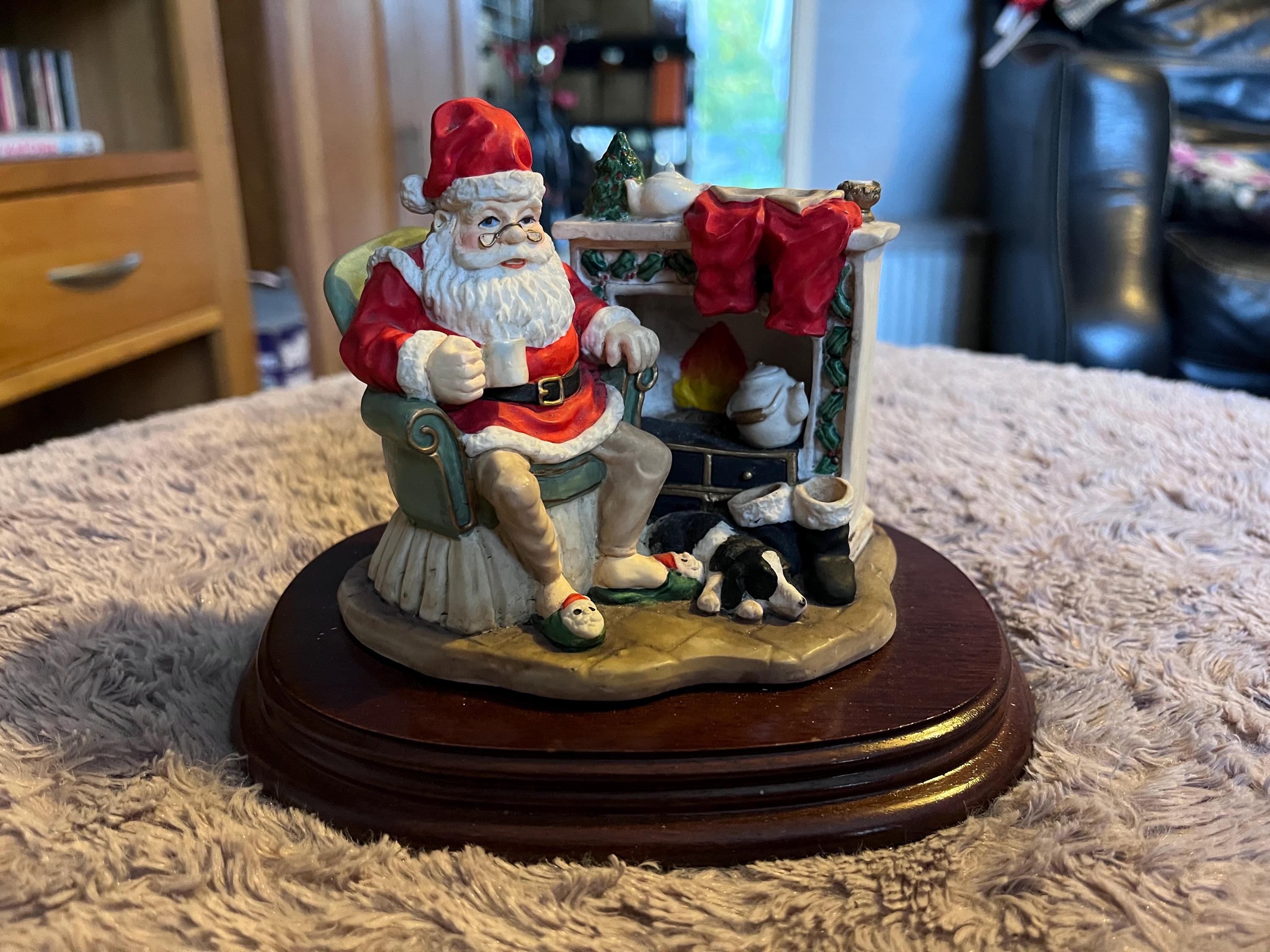 Vintage Santa Claus Figurine, Leonardo Collection, 1992 Christmas