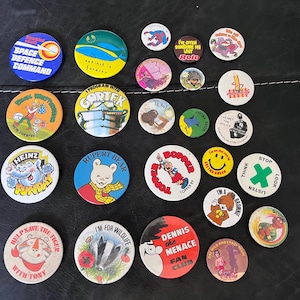 Large bundle of vintage badges buttons pins Advertising from the 80s and 90s collectible pins