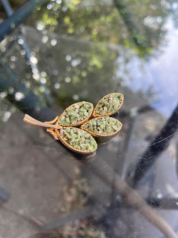 Broche Vintage Fleurs Et Bourgeons Argenté - Pierres Vraies Vertes - Occasion
