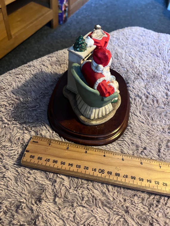 Vintage Santa Claus Figurine, Leonardo Collection, 1992 Christmas