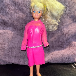 vintage Shelly or kelly Barbie’s little sister doll vintage wrong outfit 80s 90s Mattel