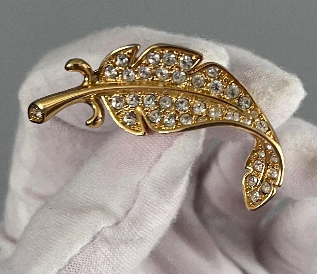 A Beautiful ' B.J Beatrix ' Classic Leaf Vintage Jewelry Brooch in Fine ...