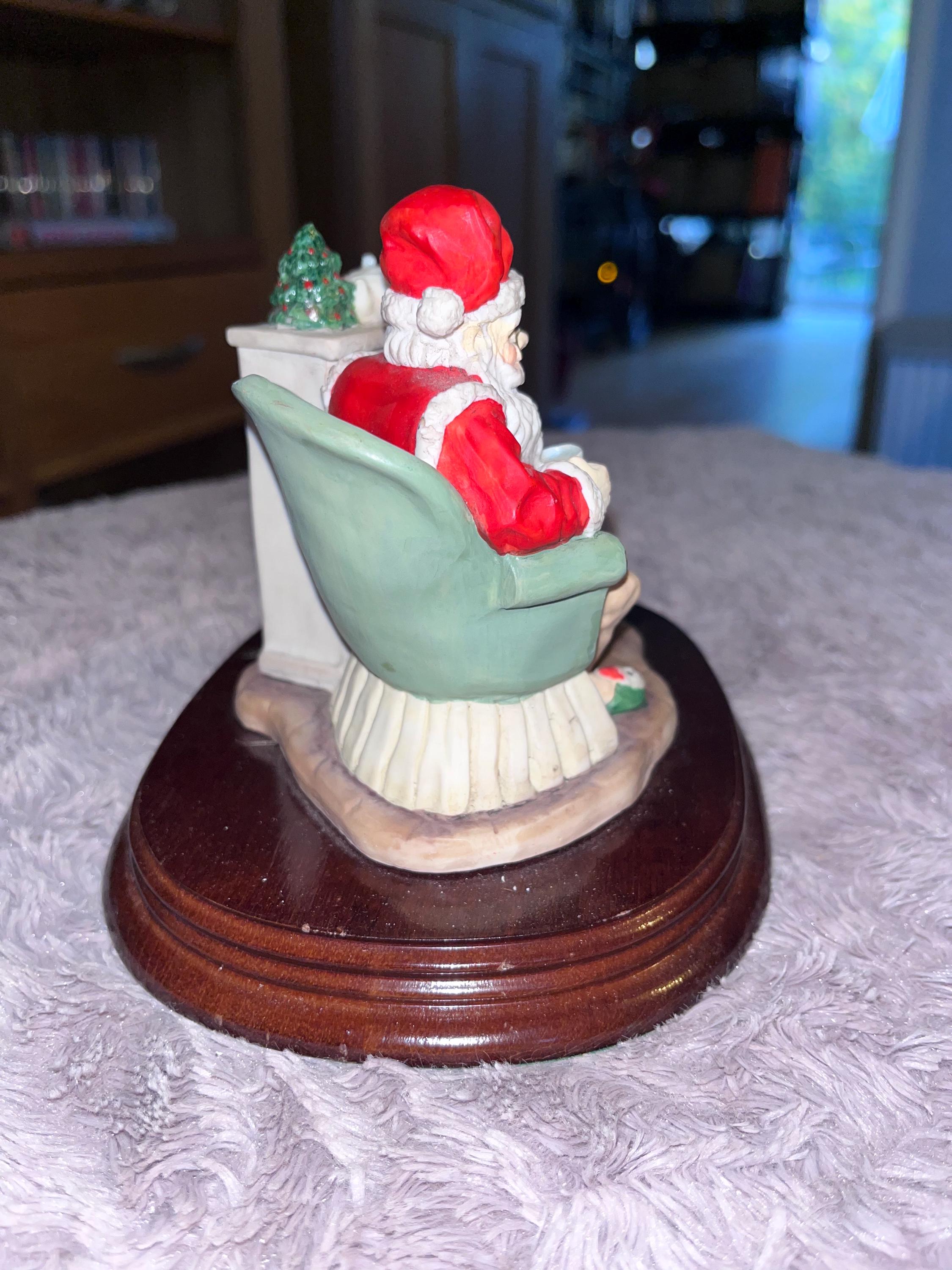 Vintage Santa Claus Figurine, Leonardo Collection, 1992 Christmas