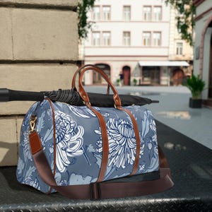 Chic Waterproof Travel Bag |  Weekend Getaway Tote | Stylish Luggage Organizer