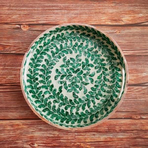 Round breakfast tray, mother pearl inlay tray, green nacre serving tray, coffee table tray, decorative tray, housewarming gift, gift for mom