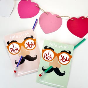 I Pick You Valentijnskaart, grappige neus plukken valentijnskaarten, afdrukbare klas potloodhouder valentijnskaarten, snor, bril valentijnskaart