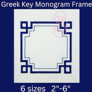 Puede incluir: Tela blanca con un marco de monograma de llave griega azul marino. El marco tiene forma cuadrada con un borde sólido y una línea interior discontinua. El texto "Greek Key Monogram Frame" y "6 tamaños 5 cm-15 cm" están arriba y abajo.