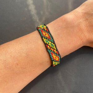 Handmade Beaded Bracelet – Rasta-Inspired Tribal Design – Colorful Boho Beadwork Cuff – Adjustable Woven Bracelet