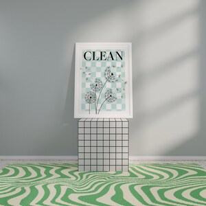 Może przedstawiać: Wydruk w ramie z jasnoniebieskim i białym tłem w kratkę oraz czarną sylwetką mniszka lekarskiego z napisem "CLEAN" w czarnym kolorze.