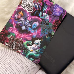 DIGITAL NEDLADDNING (3 storlekar) Kindle-insats | Villains Poison Apple lila design