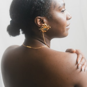 Blumen Ohrringe - 18K Vergoldet | Floraler Schmuck | Verstellbare Ohrringe | Übergroße Blumen Ohrringe | Maximalist Ohrringe |