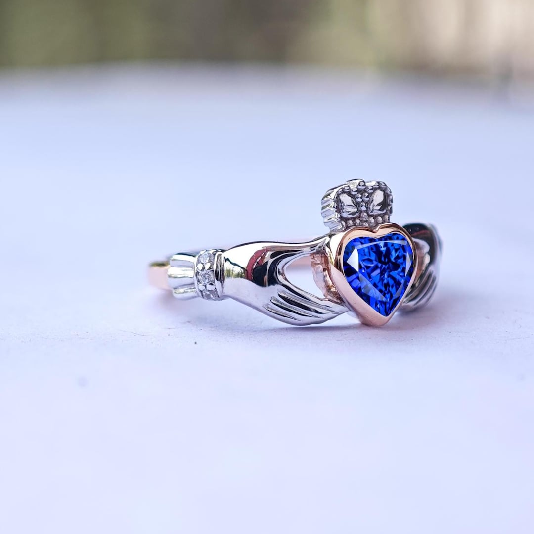 Anillo Claddagh de zafiro corazón: anillo de promesa de plata de