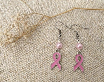 boucles d'oreilles pendantes pendentif ruban rose clair, octobre rose, lutte contre le cancer
