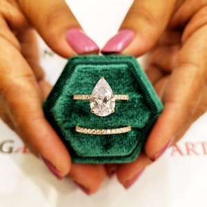 3.41 carat F/VS1 IGI Certified Pear Cut Lab Grown Diamond Engagement Ring Set with Matching Round Cut Diamond Band Rose Gold