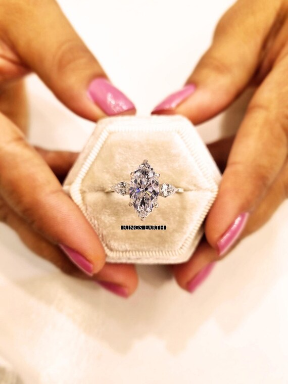 2.50 Carat IGI CERTIFIED F Color VS+ Clarity Marquise Cut