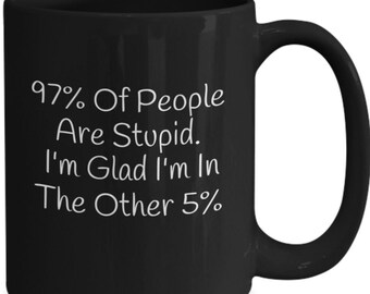 Gente estúpida contenta de no ser estúpida como la mayoría de la gente 97 de las personas estúpidas que no soy son la mayoría de las personas estúpidas refranes probablemente estúpidos taza de regalo cu...