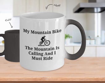 Ciclismo de montaña debo andar en las mejores vistas usa todos tus equipos el mejor camino anda con más preocupaciones menos regalo para ella regalo para él taza café té...