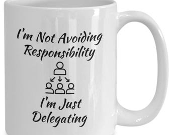 Delegar responsabilidad distribuir trabajo aprender a delegar pasar la pelota regalo para ella regalo para él taza taza café té priorización del...