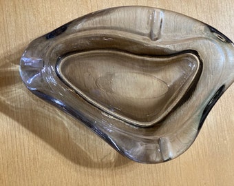 Vintage ashtray; thick glass; shaped like a seashell