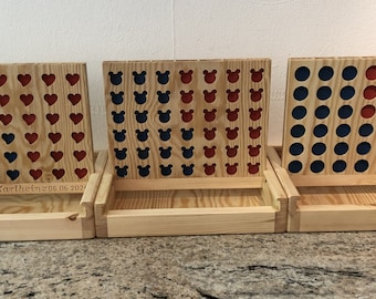 Personalisiertes Vier-Gewinnt Spiel in 3 Varianten aus Holz Kiefer, Spielzeug, Holzspielzeug, Gesellschaftsspiel für Jung und Alt.