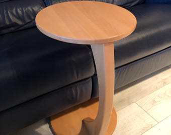 Kleiner Beistelltisch C Form, stylischer Sofatisch  aus Massivholz Durchgehende Lamellen,Buche,Ahorn oder Eiche.Hochwertige Öl Oberfläche.