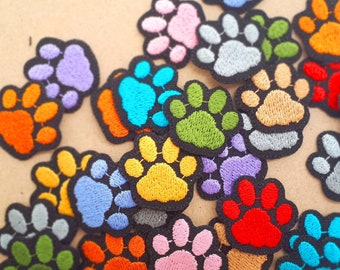 Iron-on Patch Pfoten auf Schwarzem Hintergrund Haustier Katze oder Hund Kawaii Süß Cute - Aufbügel Patch Aufbügler Aufnäher Bunt