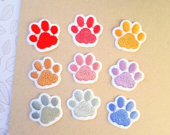 Iron-on Patch Pfoten (groß, 14 Farben) auf Weißem Hintergrund Bunt - Haustier Katze Hund Kawaii Süß Cute - Aufbügel Patch Aufbügler Aufnäher