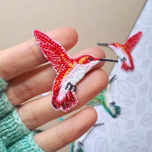 Iron-on Patch Hummingbird Small Kawaii Sweet Cute Iron-on Patch x1 rot nach rechts