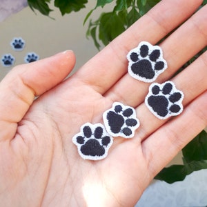 Iron-on Patch Set Pfoten Klein oder Groß Haustier Katze oder Hund Kawaii Süß Cute Aufbügel Patch Aufbügler Aufnäher Bild 1