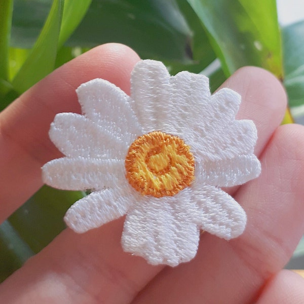 Iron-on Patch Gänseblümchen Klein Mini Blume Daisy Aufbügel Patch Aufbügler Aufnäher Applique Cottagecore