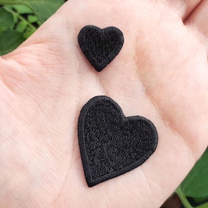 Iron-on Patch Schwarze Herzchen Klein Winzig Aufbügel Patch Aufbügler Aufnäher Applique 1 cm oder 3 cm Goth Witch Y2K Aesthetic