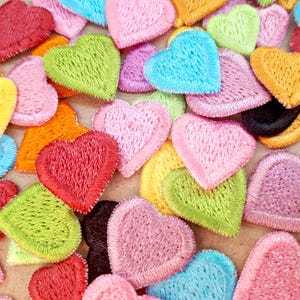 Iron-on Patch 3x Set (10 Farben, 2 Größen, dicke Kontur) Bunte Herzen - Winzig Aufbügel Patch Aufbügler Aufnäher Applique - 1 cm oder 1,5 cm